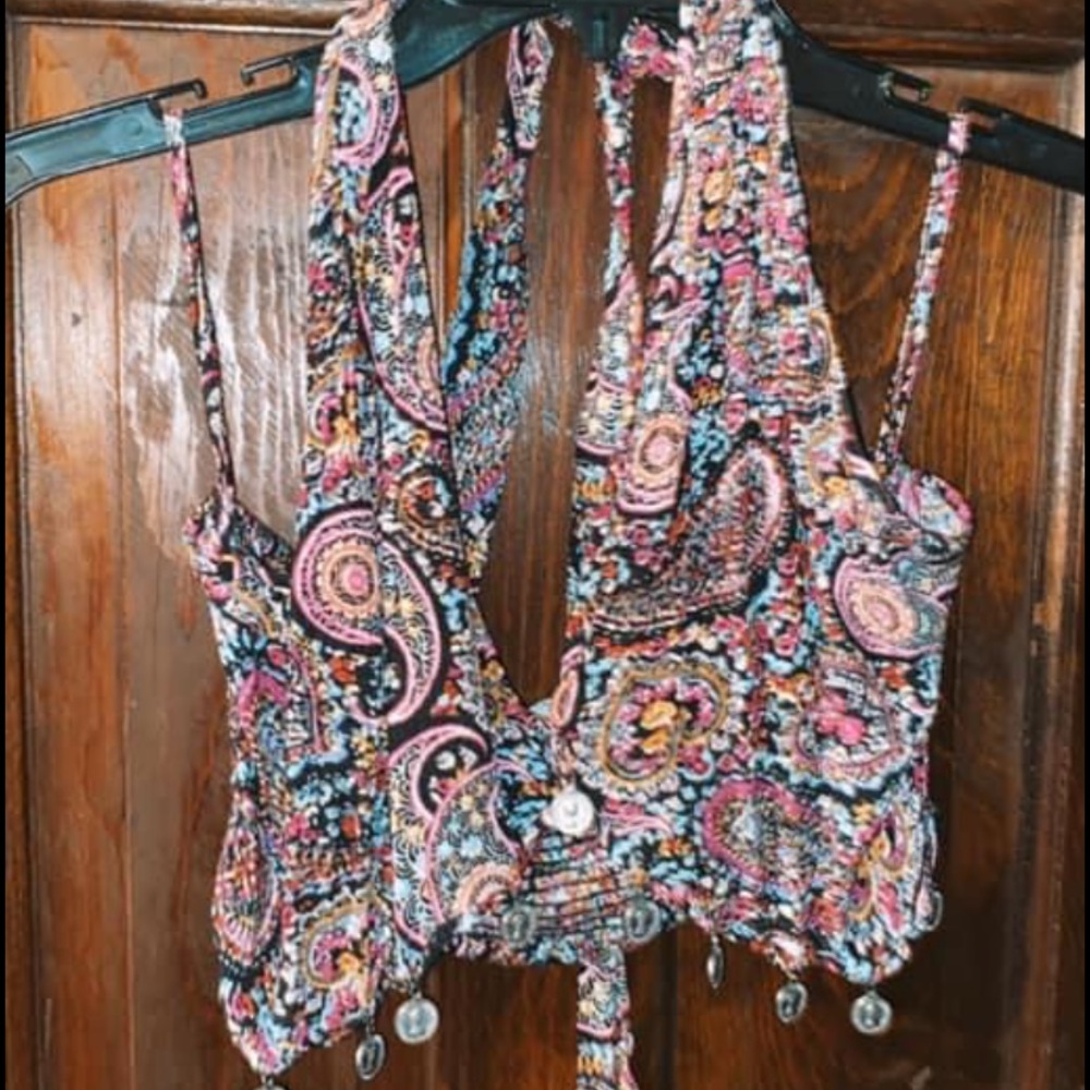 Earth Bound Trading Crop Tops all size Medium
